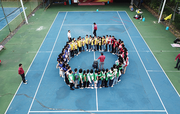 快樂工作，團(tuán)結(jié)協(xié)作